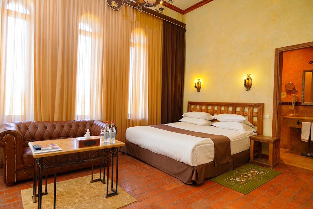 CAUCASUS HOTEL 13/74