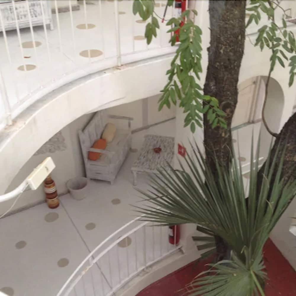 Coco Rio Hotel 12/50