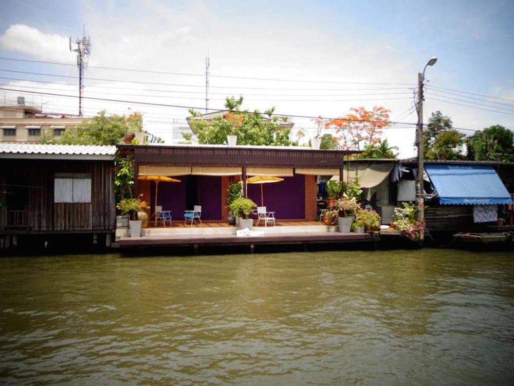 BANG LUANG HOUSE BANGKOK 65/70
