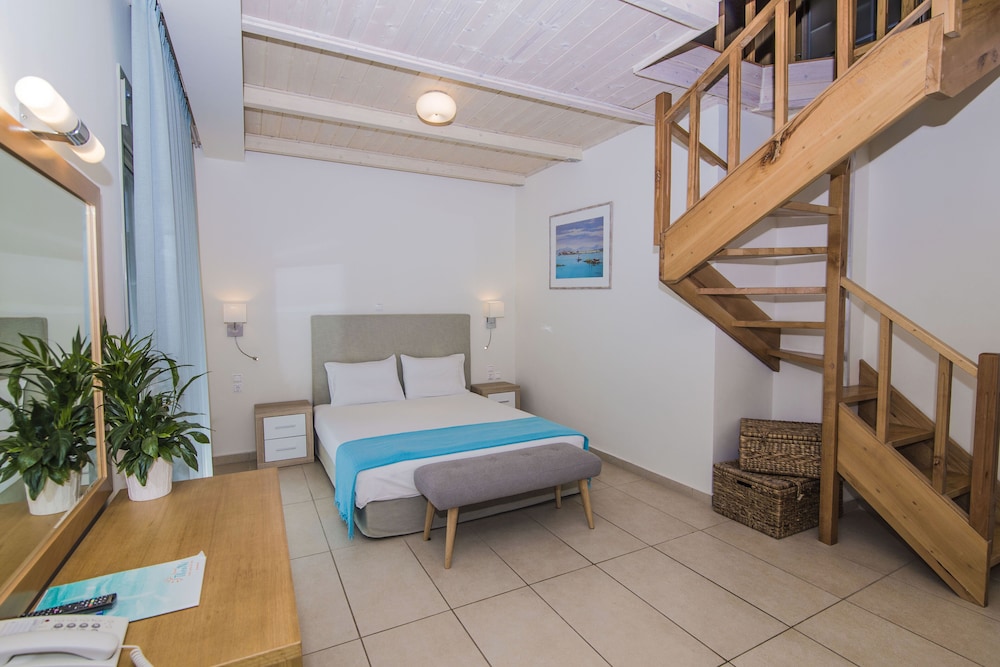 Grand Theoni Hotel Suites And Spa 25/71