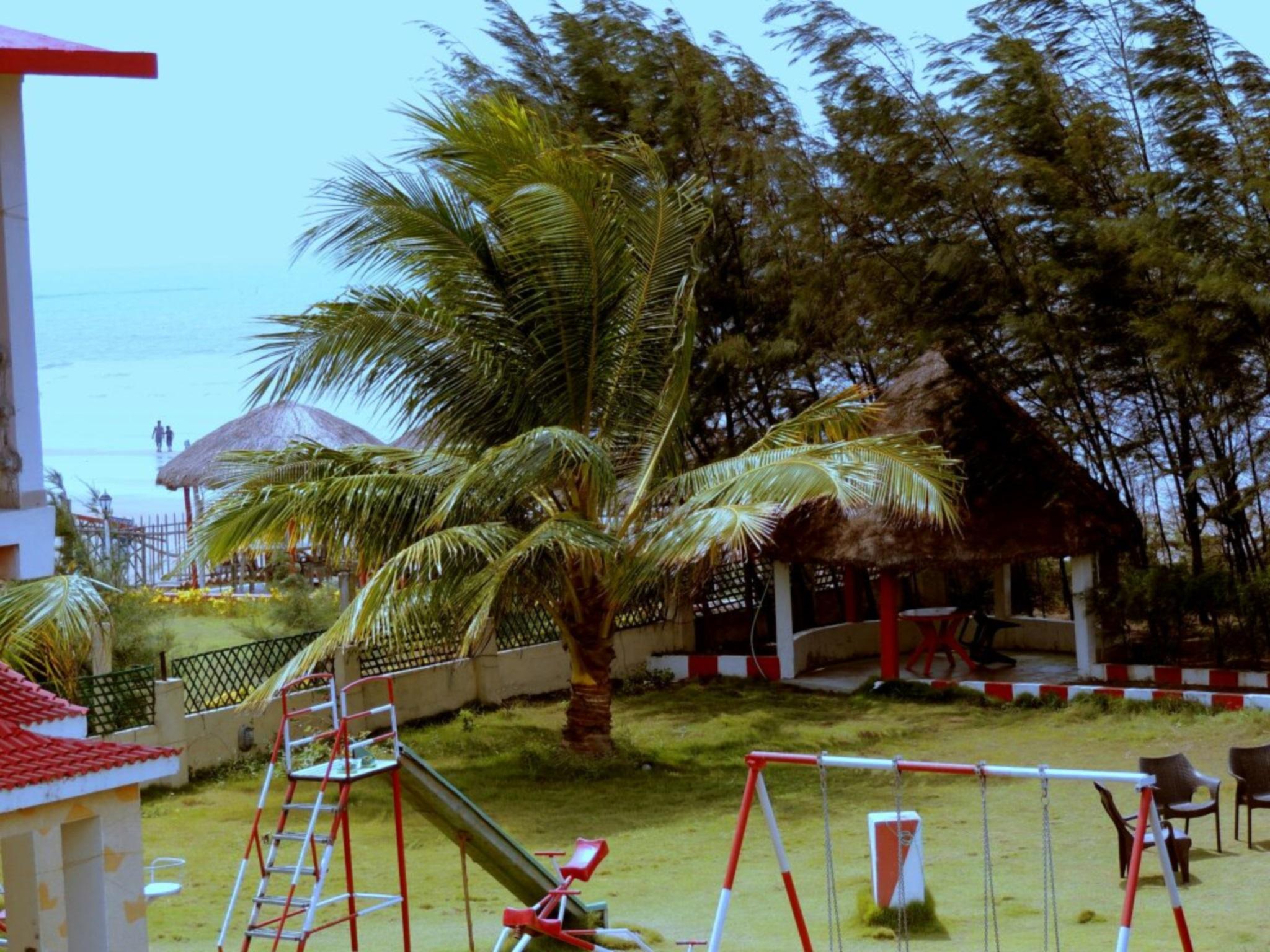 The Candlewood Park Beach Resort 22/33
