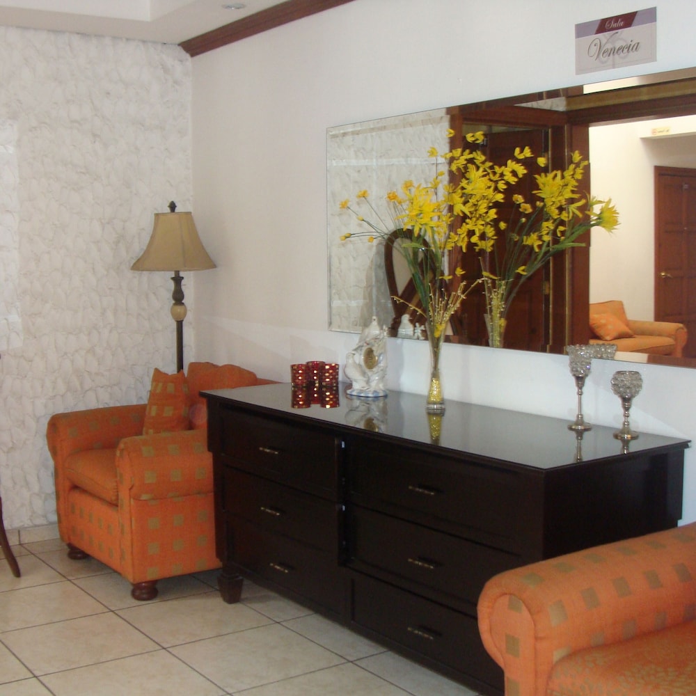 VILLA FLORENCIA ZONA ROSA 10/71