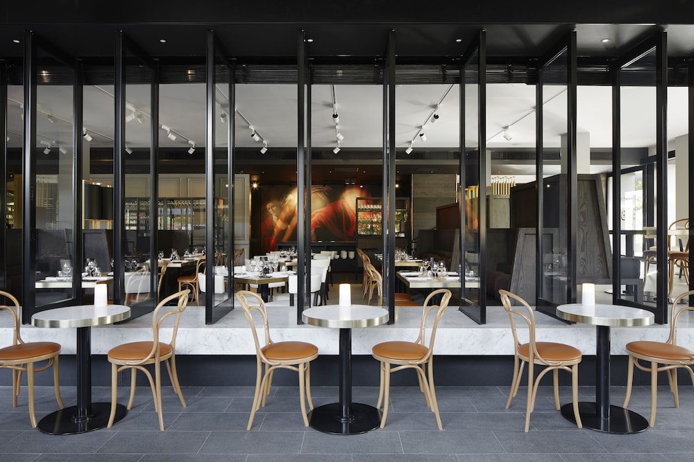 Burbury Hotel & Apartments 37/49