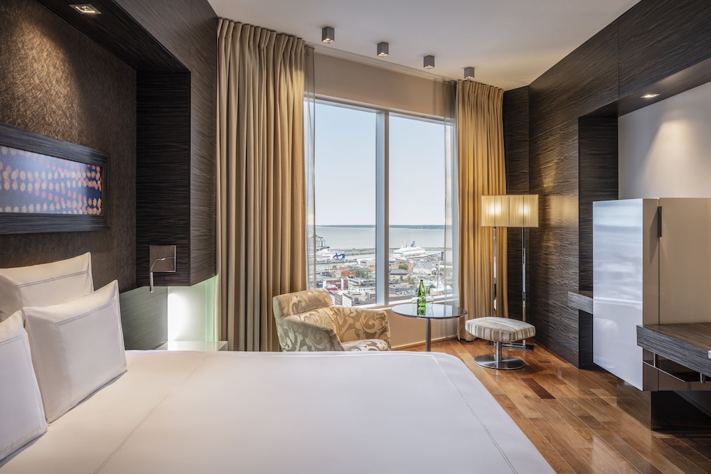 SWISS, EXECUTIVE, KING BED