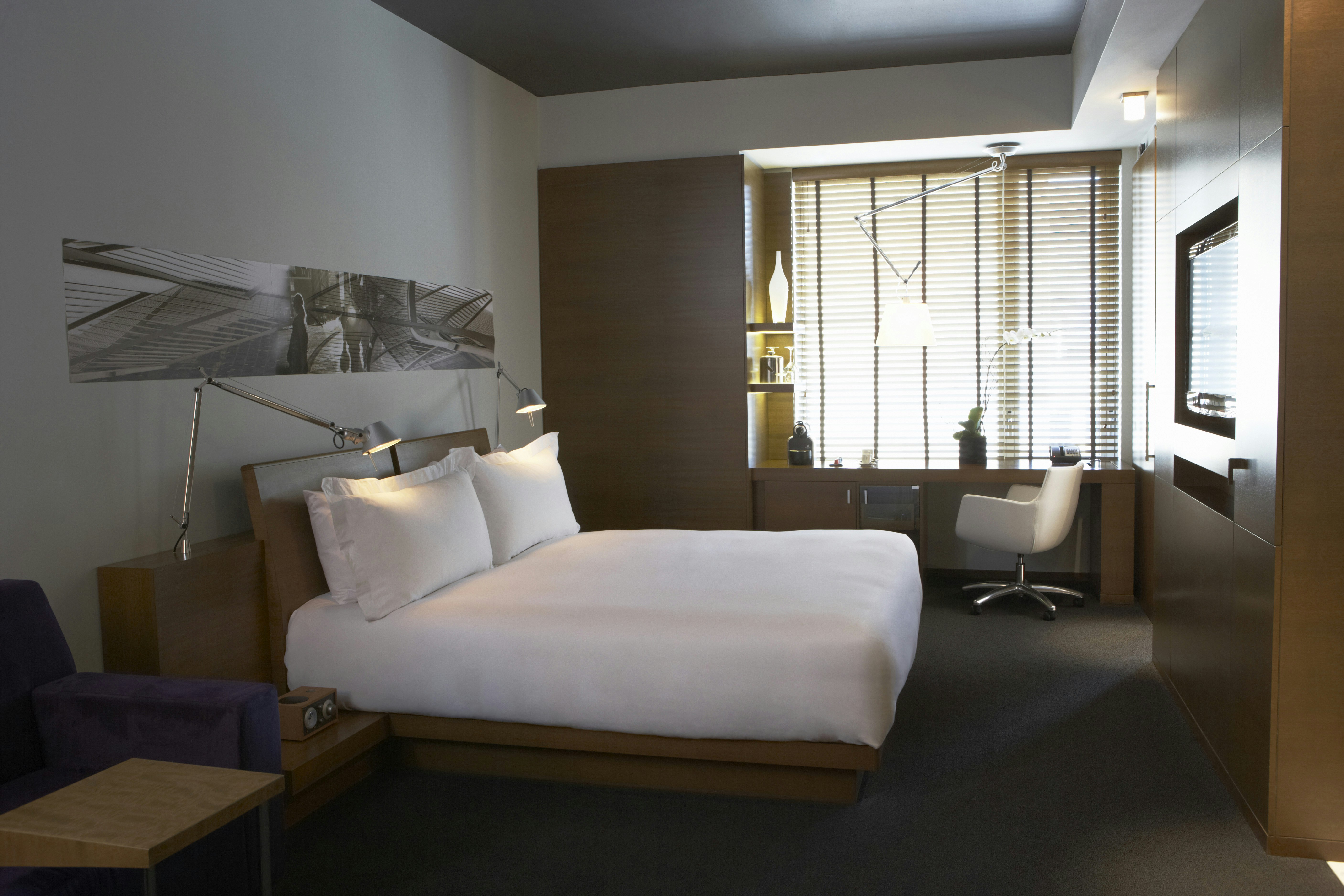 SIGNATURE, KING BED