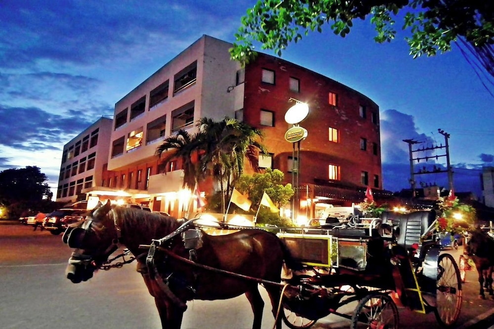 Pin Hotel 4/63