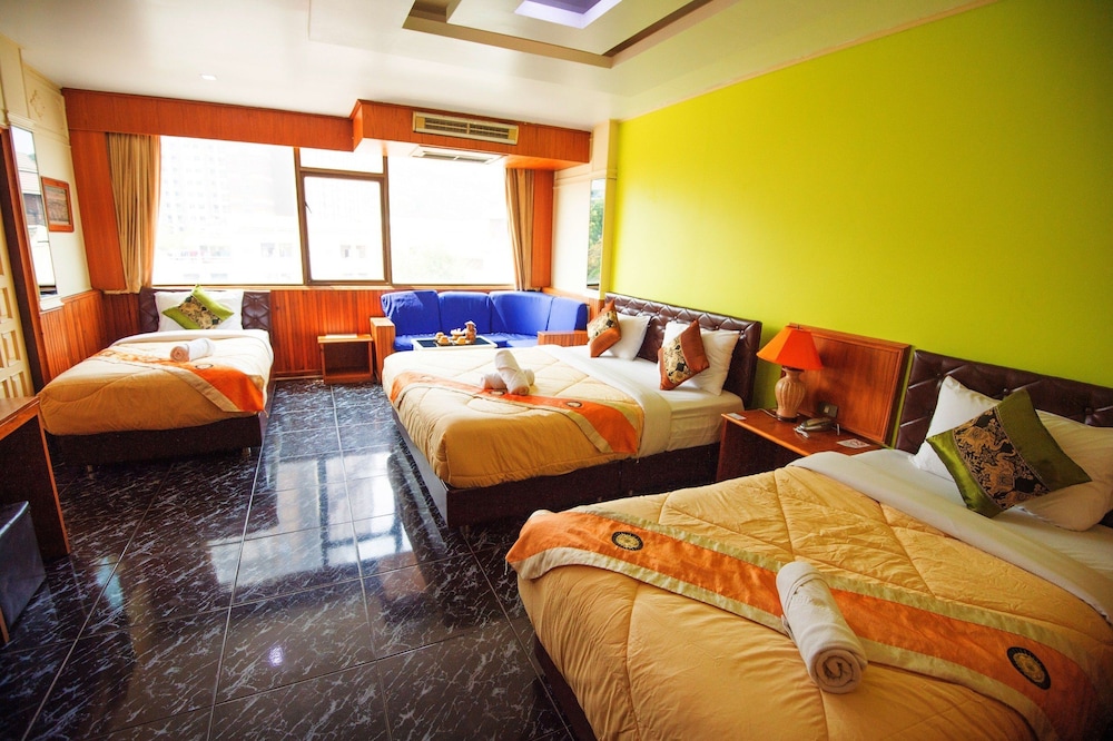 Mr.Mac's Hotel 20/50