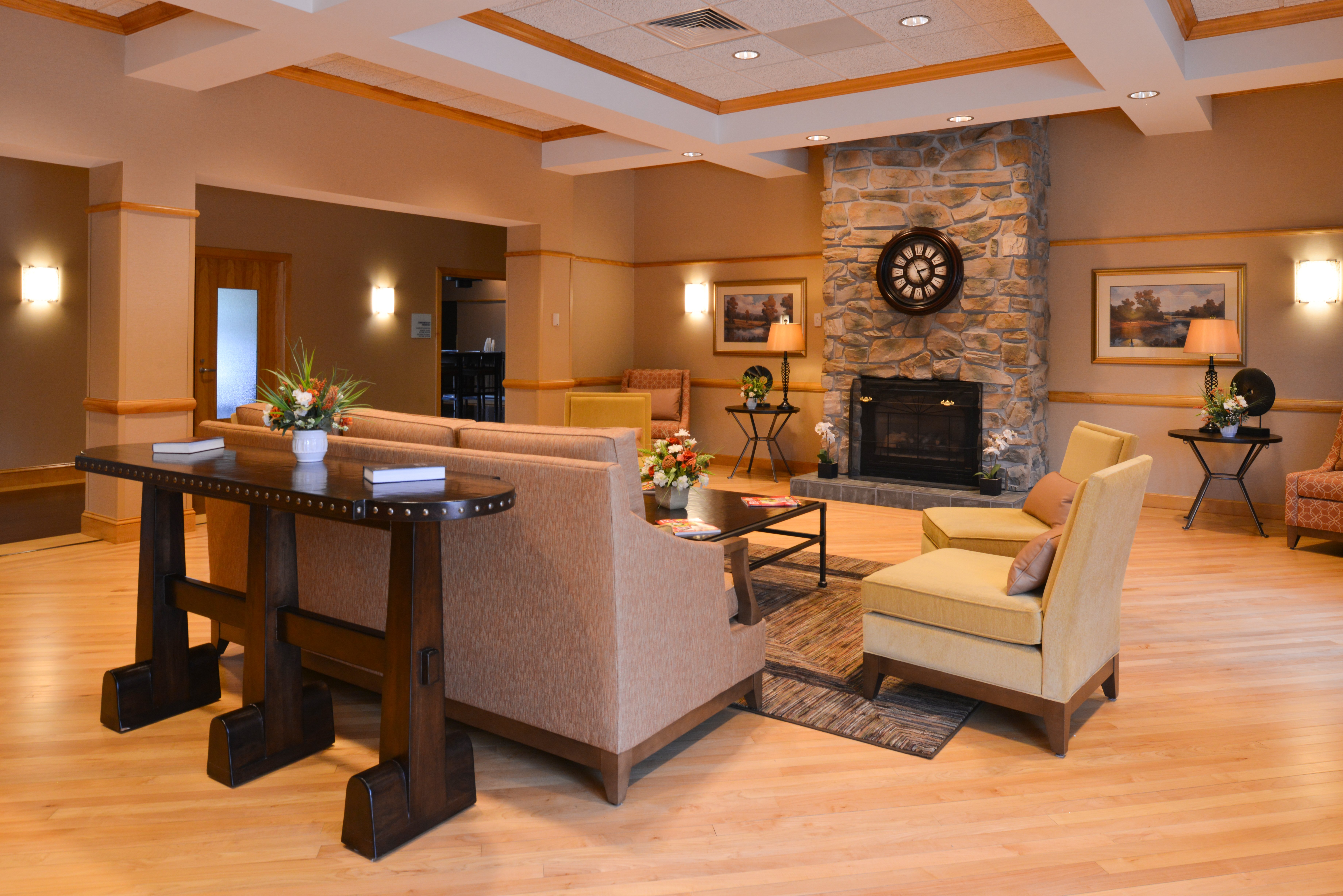 Holiday Inn Express Breezewood 53/67