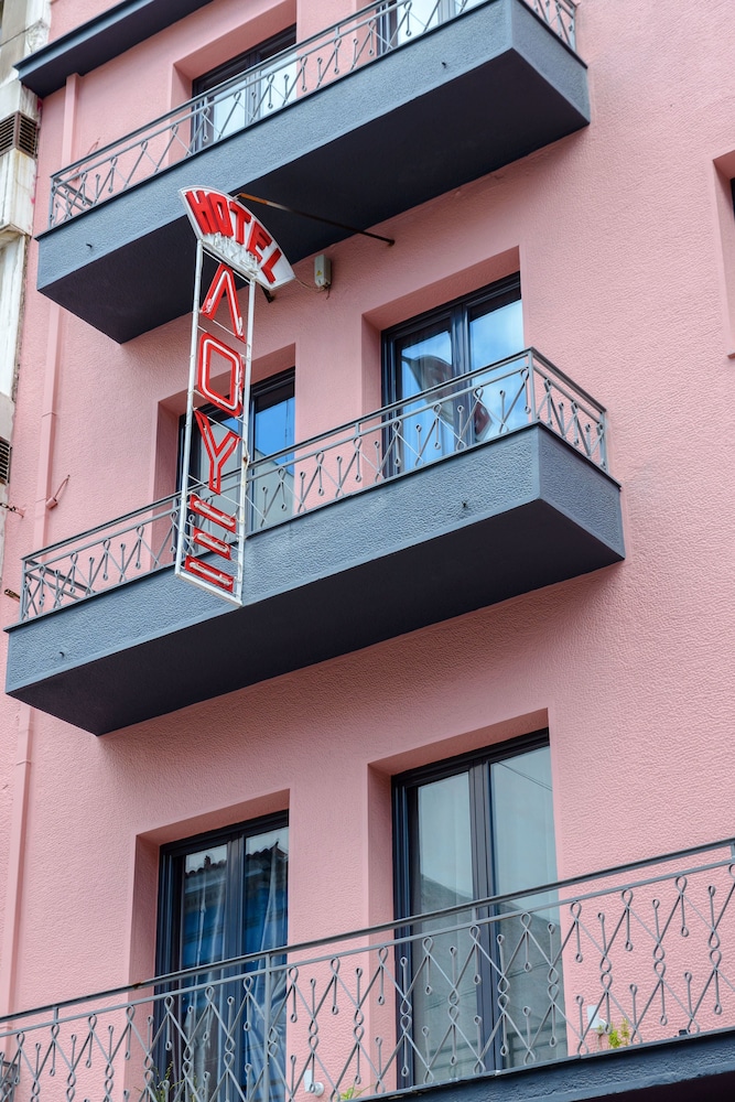 Lux Hotel 1/38