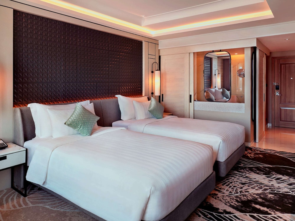 Movenpick Surabaya City 25/68