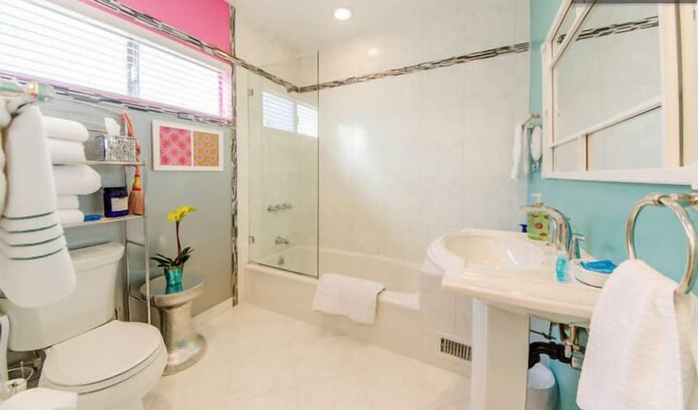 Boutique Hotel 444 68/73
