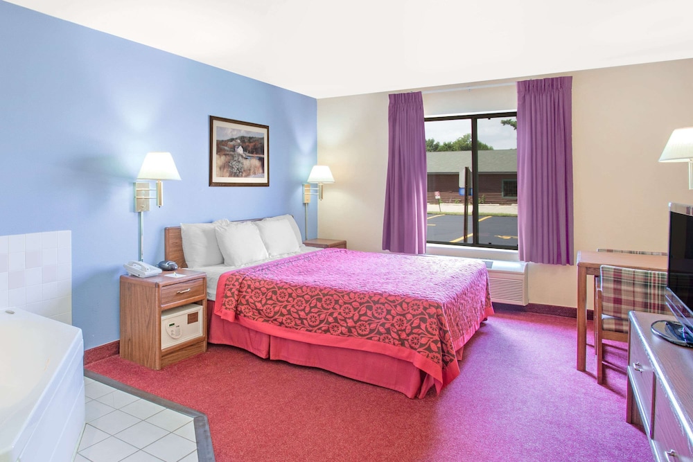 Days Inn By Wyndham Madison Ne/Windsor 5/15