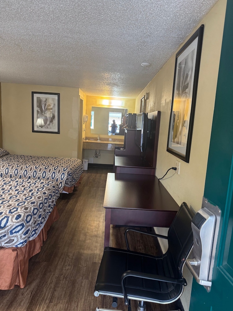 Somatel Goodlettsville Hotel 12/23