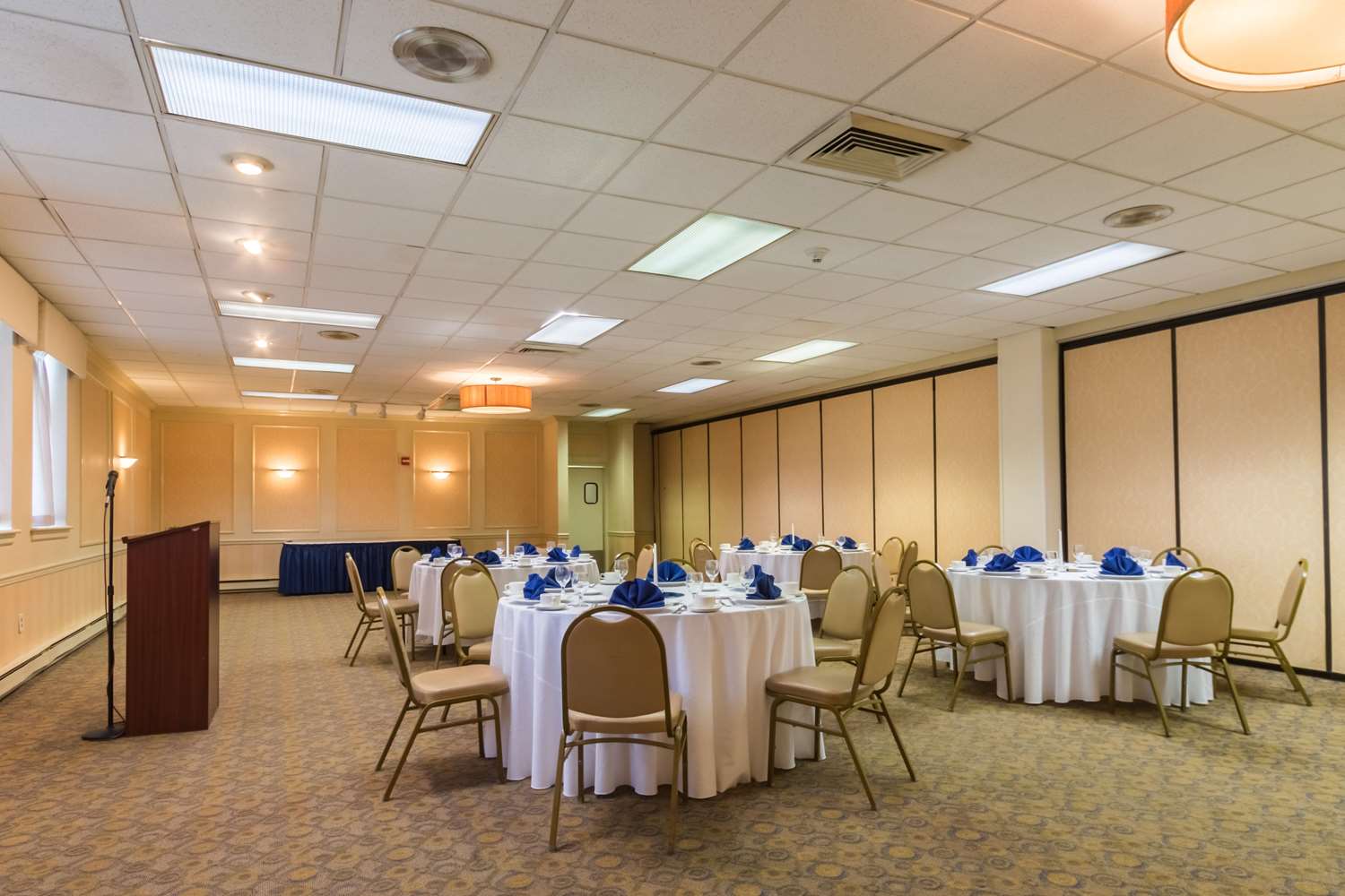 Quality Inn and Suites Conference Center West Chester 40/41