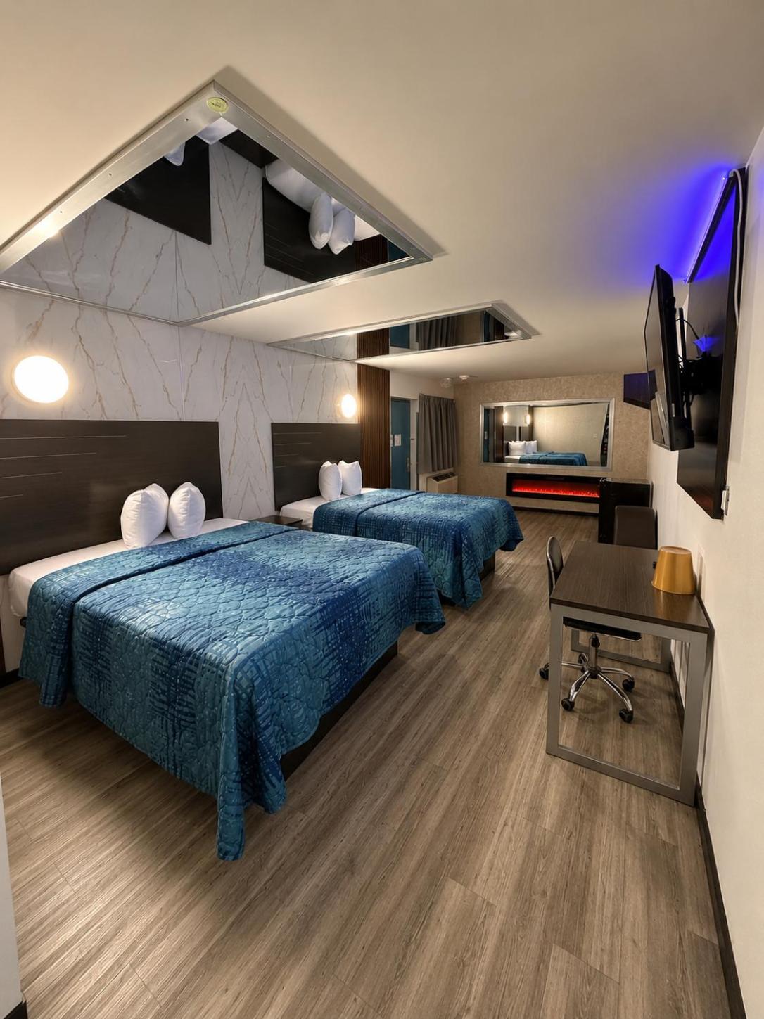 Hotel OPUS Bronx Near Bay Plaza Mall 23/46