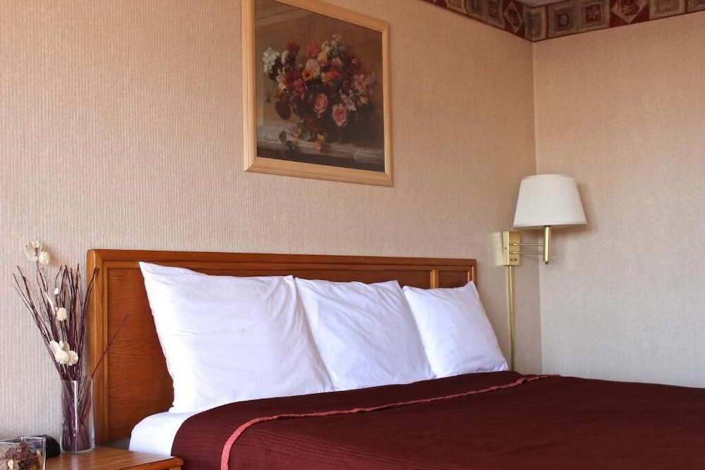 Regency Inn 19/33
