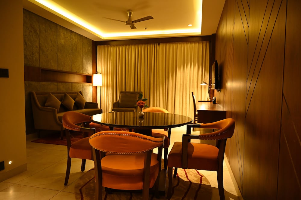 Hotel Pahadi 19/25