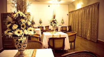 Hanu Reddy Residences Poes Garden 40/57