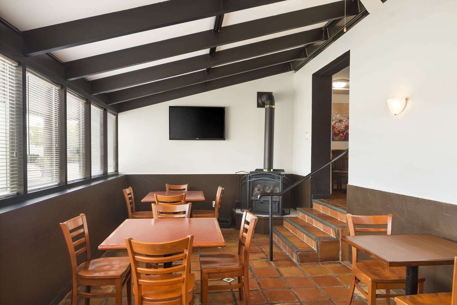 Days Inn by Wyndham Brantford 18/21