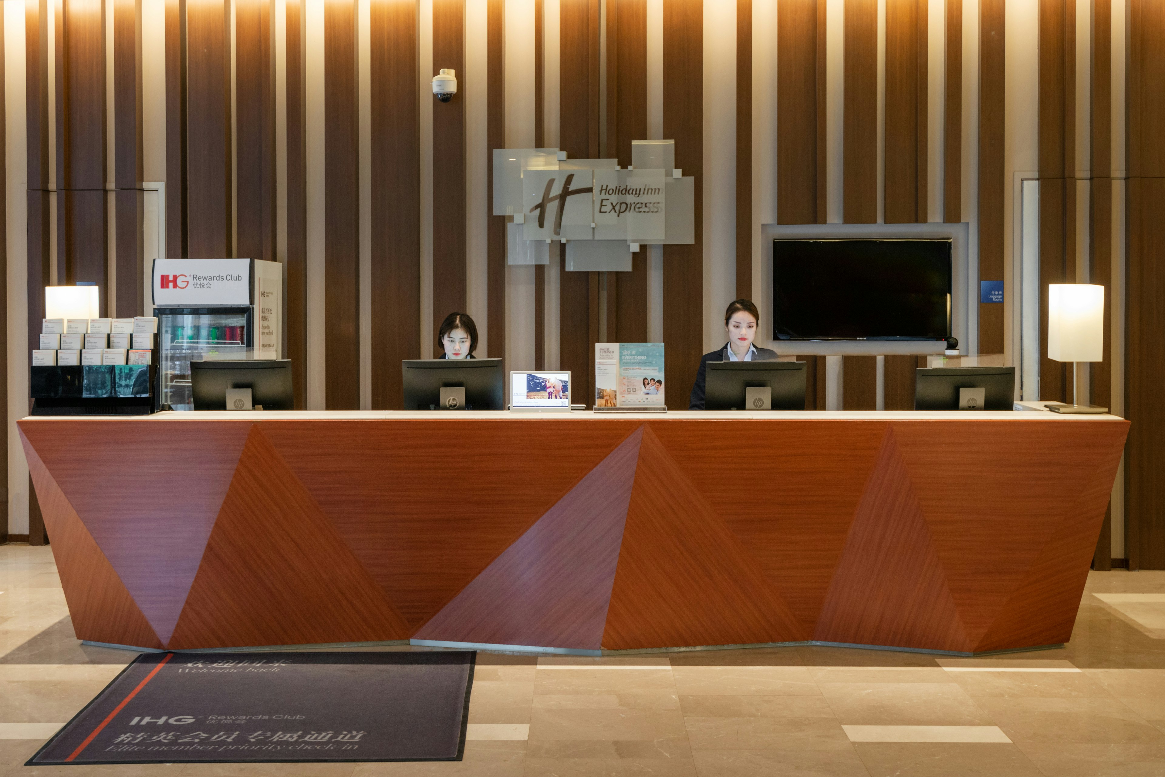 HOLIDAY INN EXPRESS SHANGHAI JINSHA 10/50