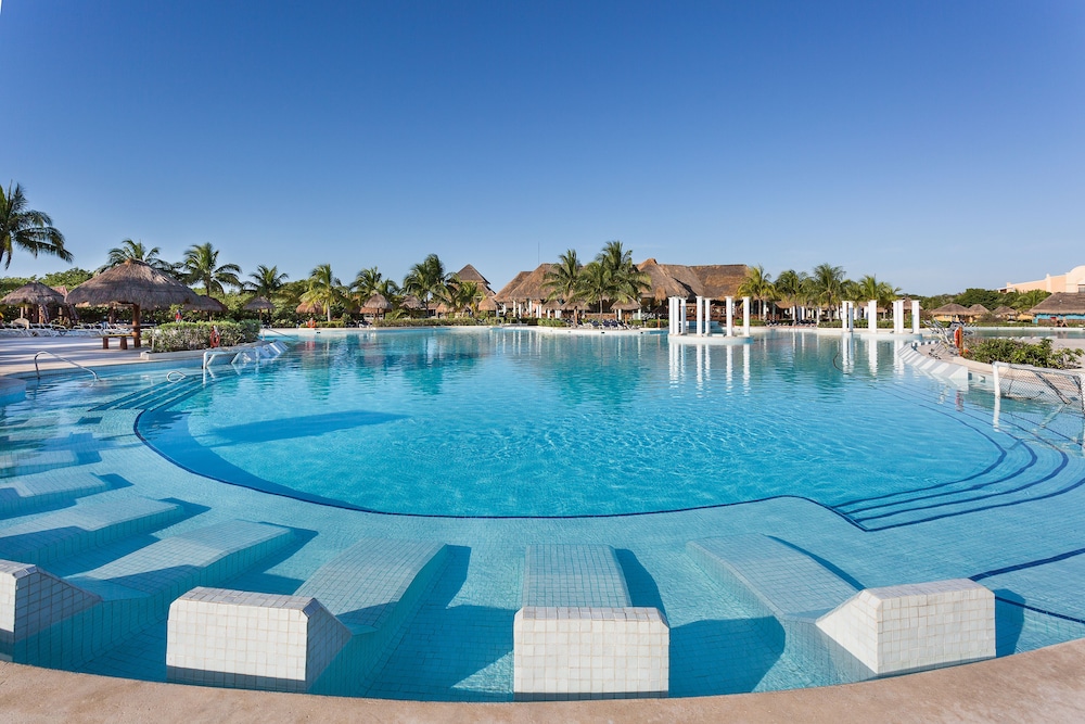 Grand Palladium Colonial Resort Spa All Inclusive 2/47