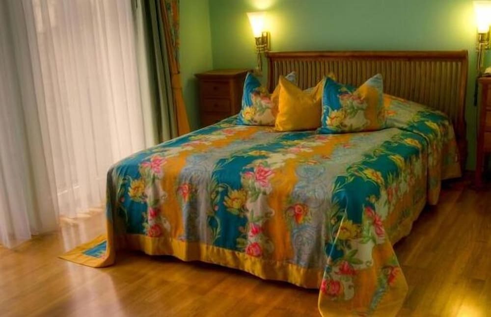 Hotel Henry 8/41