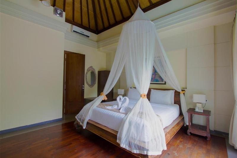 1 BEDROOM, VILLA