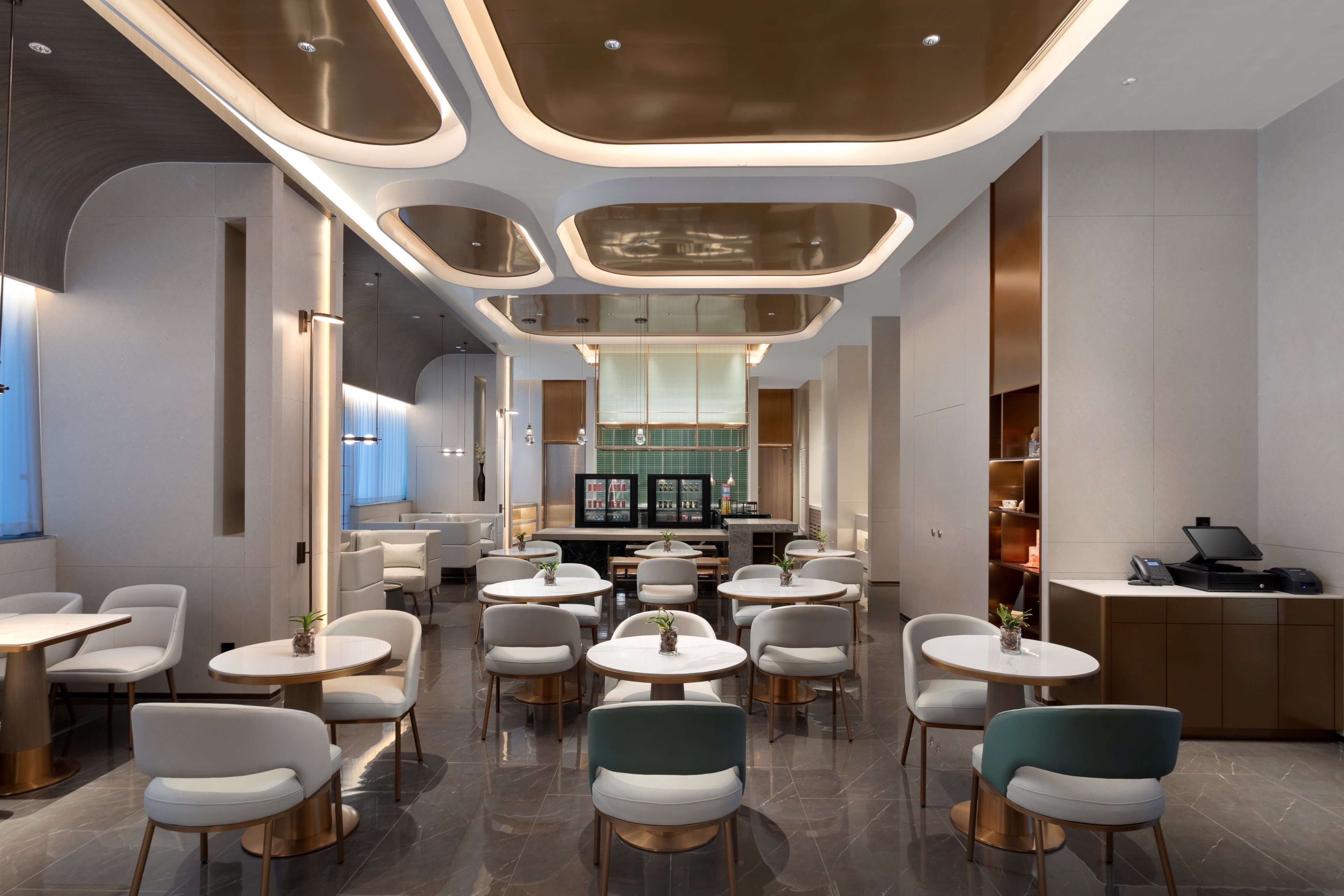Holiday Inn Shanghai Jing'an by IHG 36/57