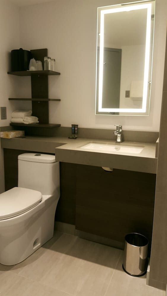 Novotel Montreal Centre 58/58
