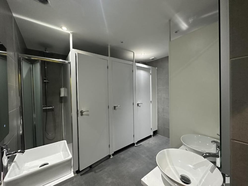 Madriz Hostel 17/18
