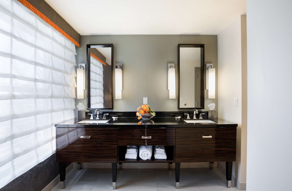 Colcord Hotel Oklahoma City, Curio Collection by Hilton 50/62