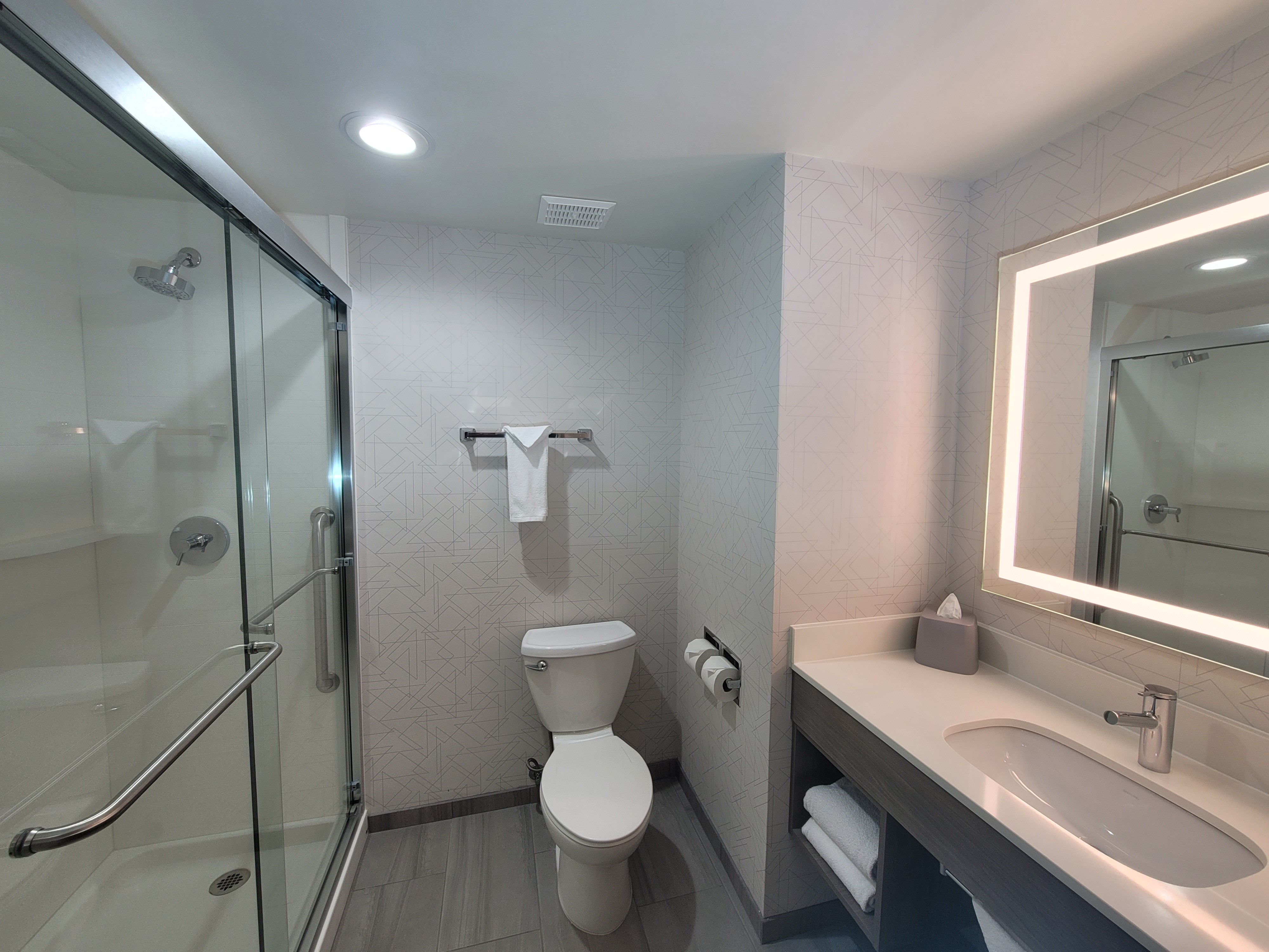 HOLIDAY INN EXPRESS SAN DIEGO SOUTH - CHULA VISTA 64/71