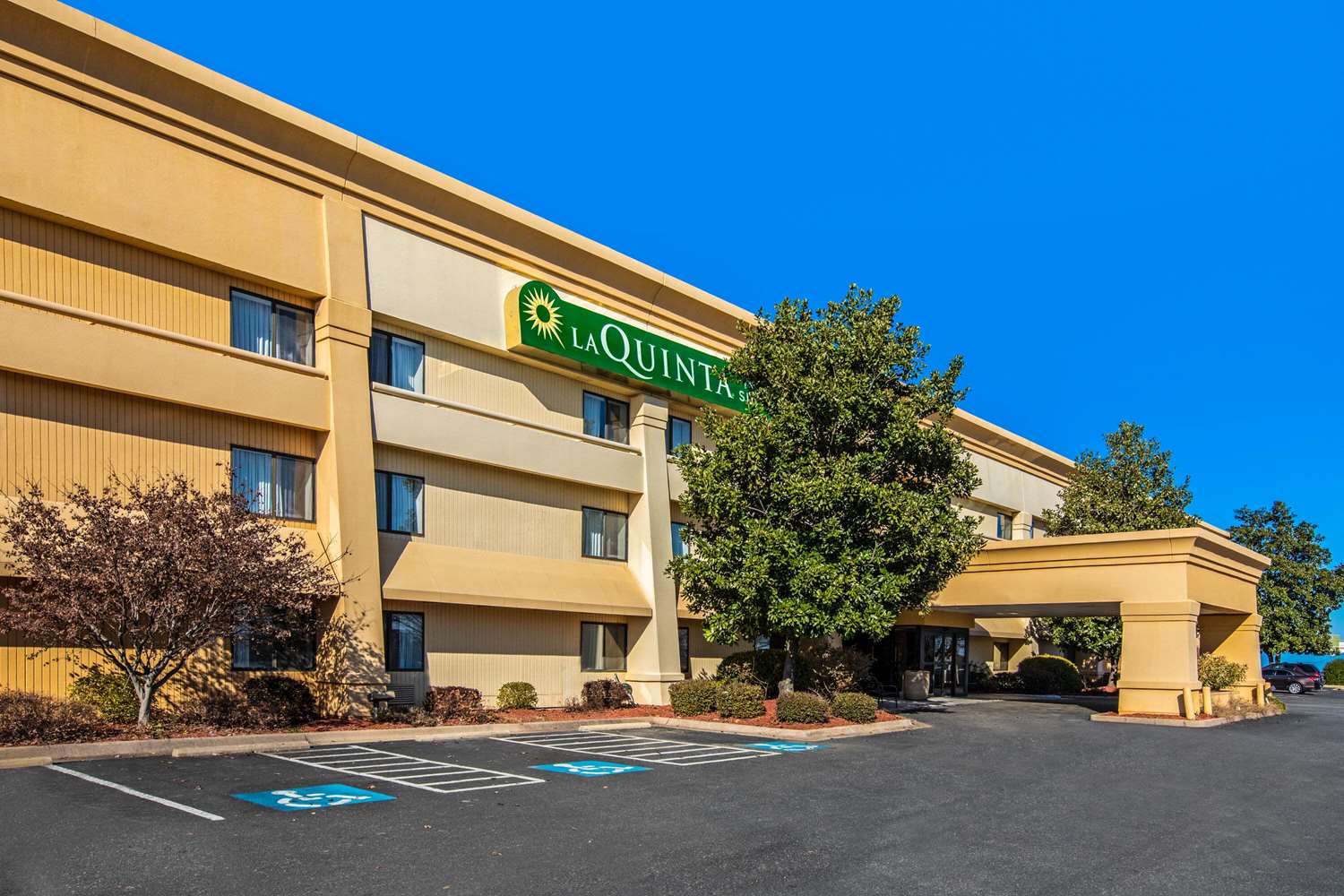 La Quinta Inn & Suites by Wyndham N Little Rock-McCain Mall 57/63
