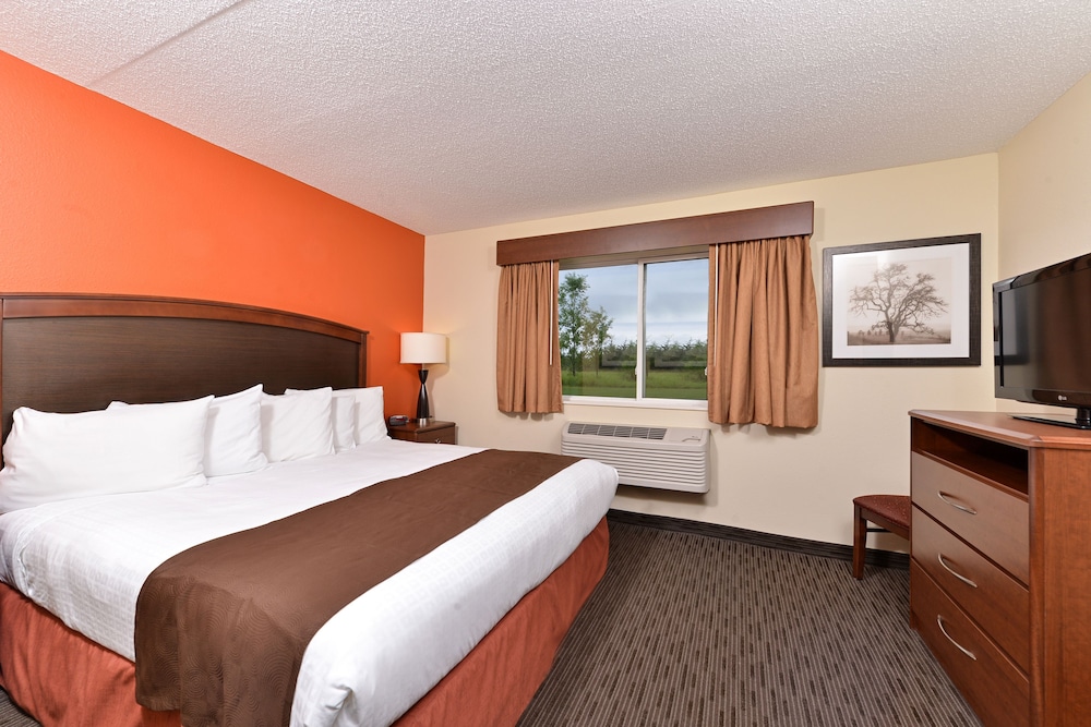 AmericInn by Wyndham St. Cloud MN I-94 11/35