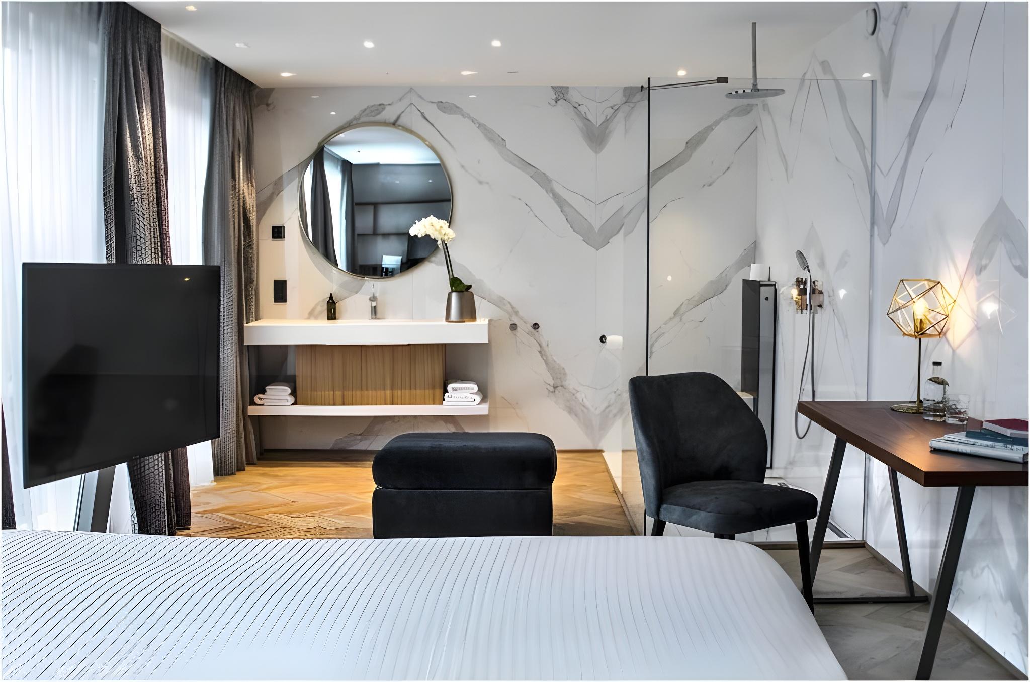 Suite, King Bed
