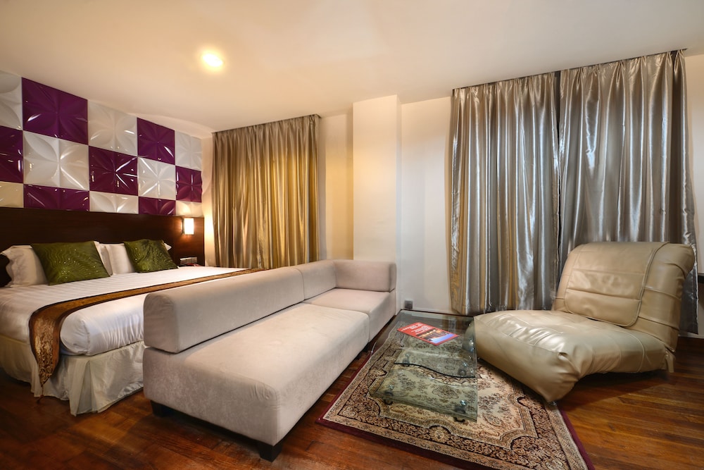 JUNIOR SUITE, KING BED