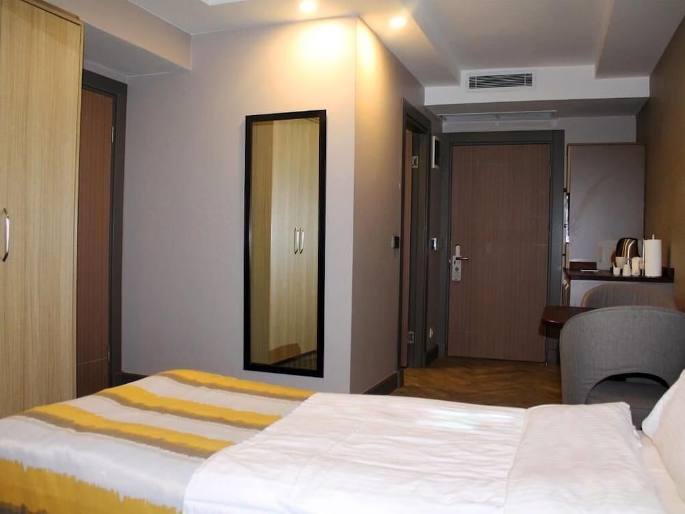 Tophane Suites 5/39