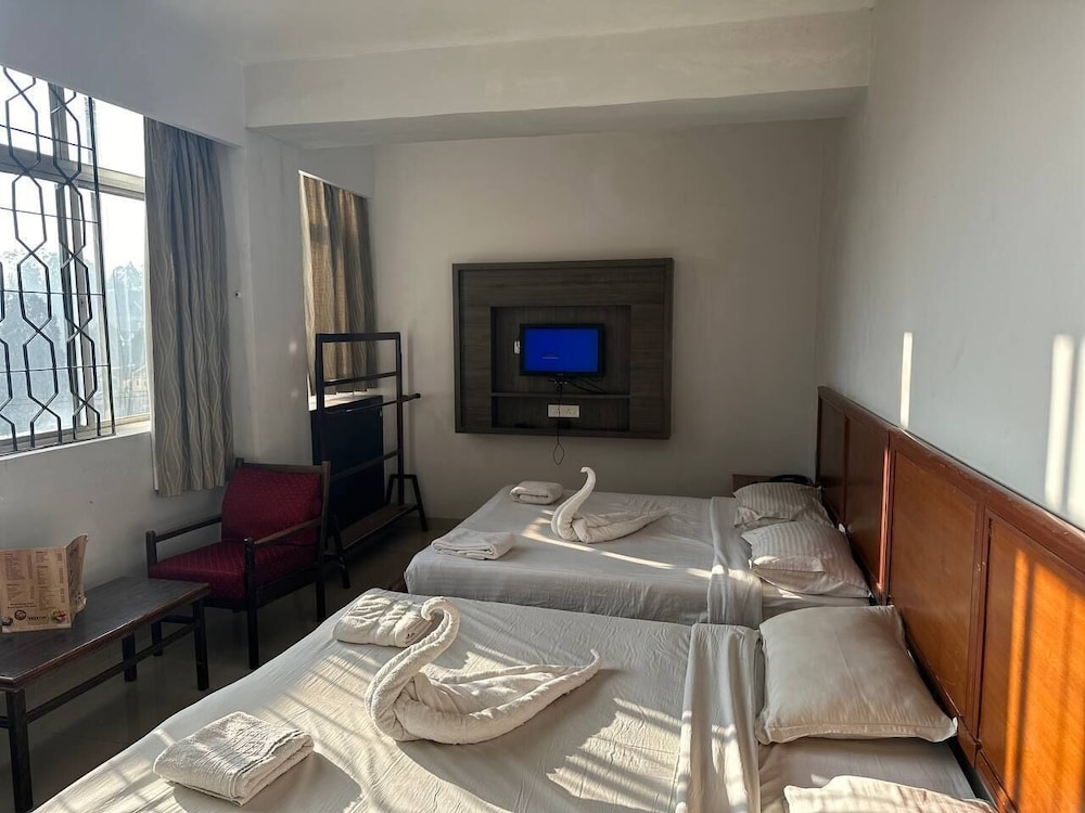 ROOM, 4 BEDS