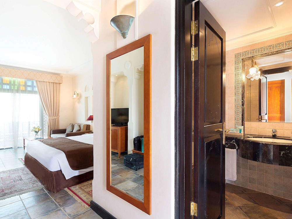 Novotel Al Dana Resort 34/75