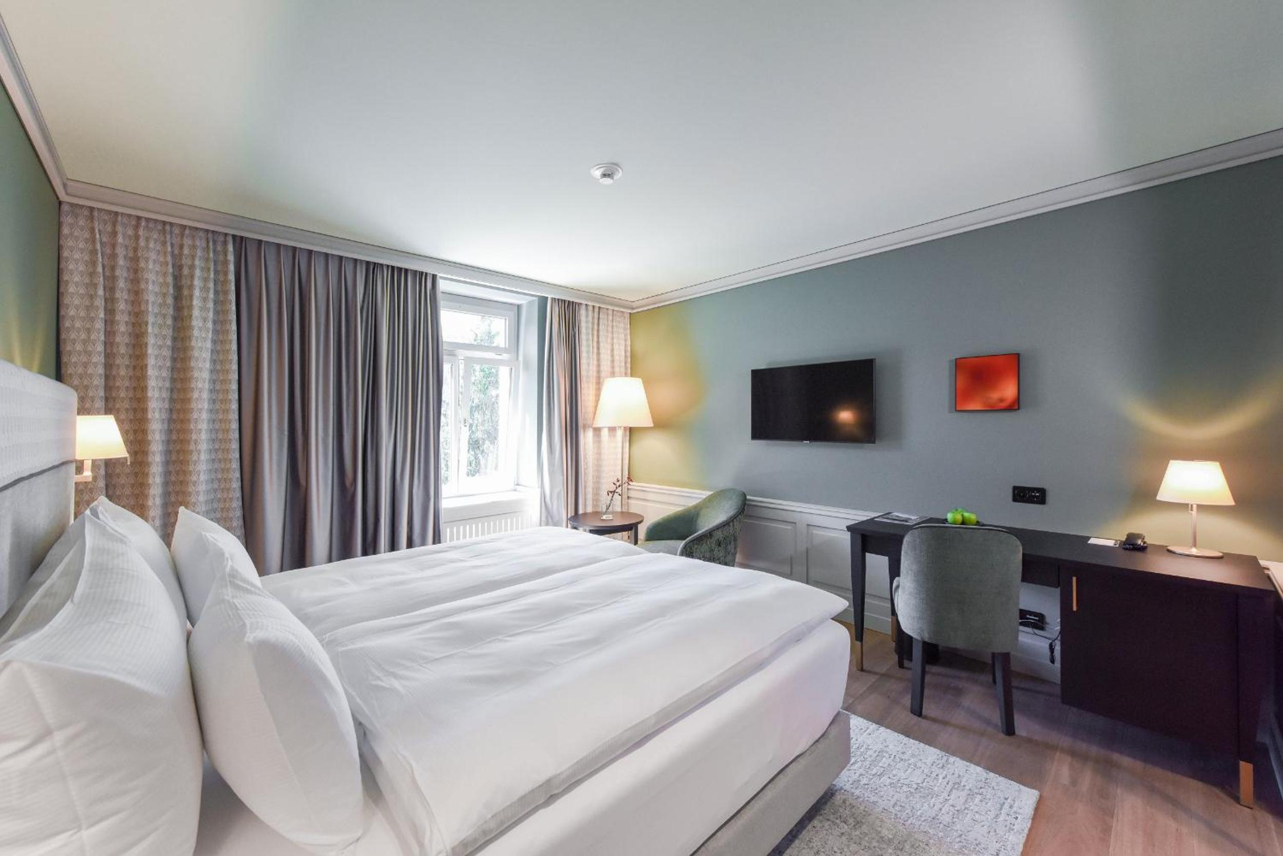 Cresta, King Bed, Corner