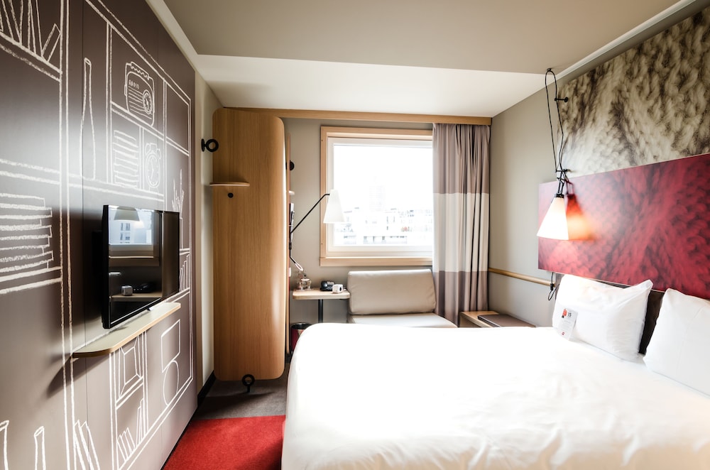 ROOM, DOUBLE BED