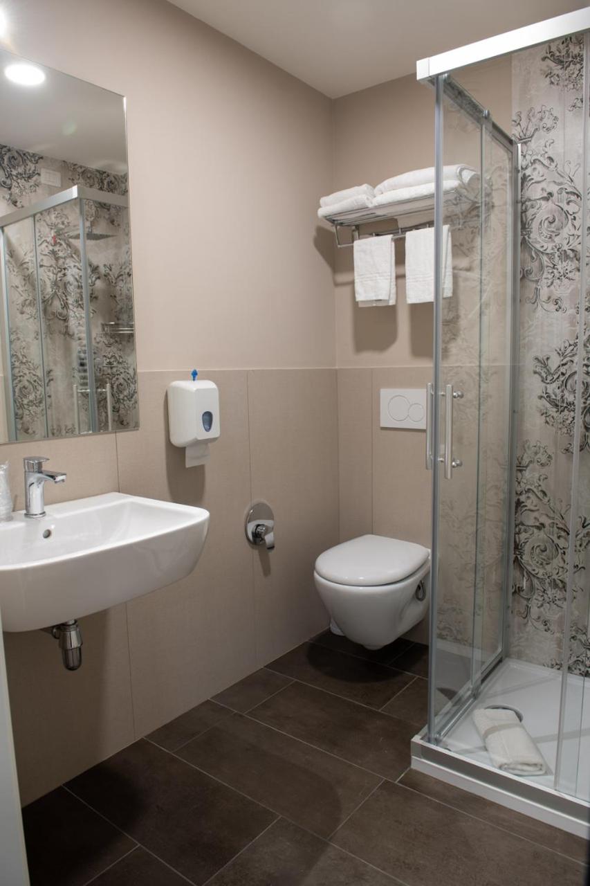 Della Rosa Hotel Ancona 32/36