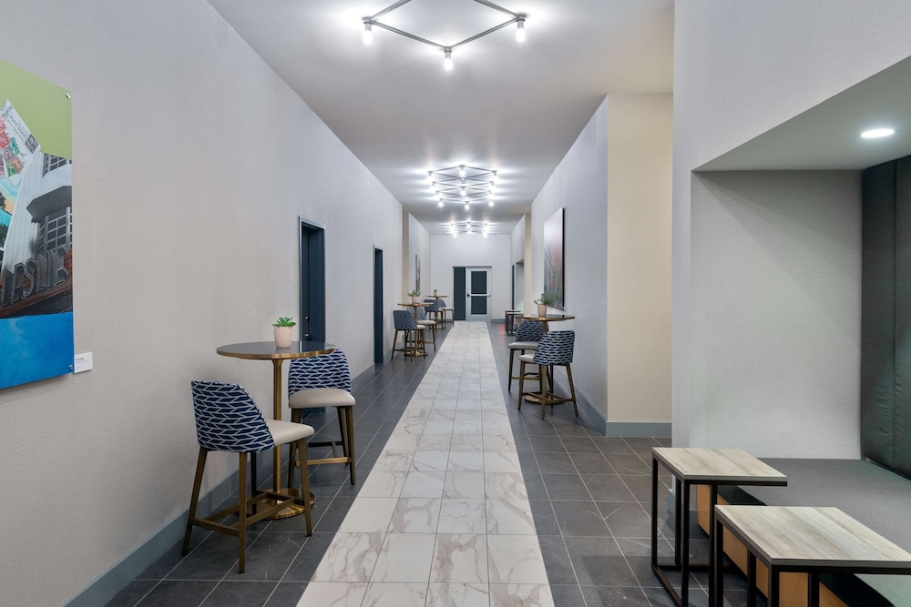 Hyatt House Orlando Airport 65/81