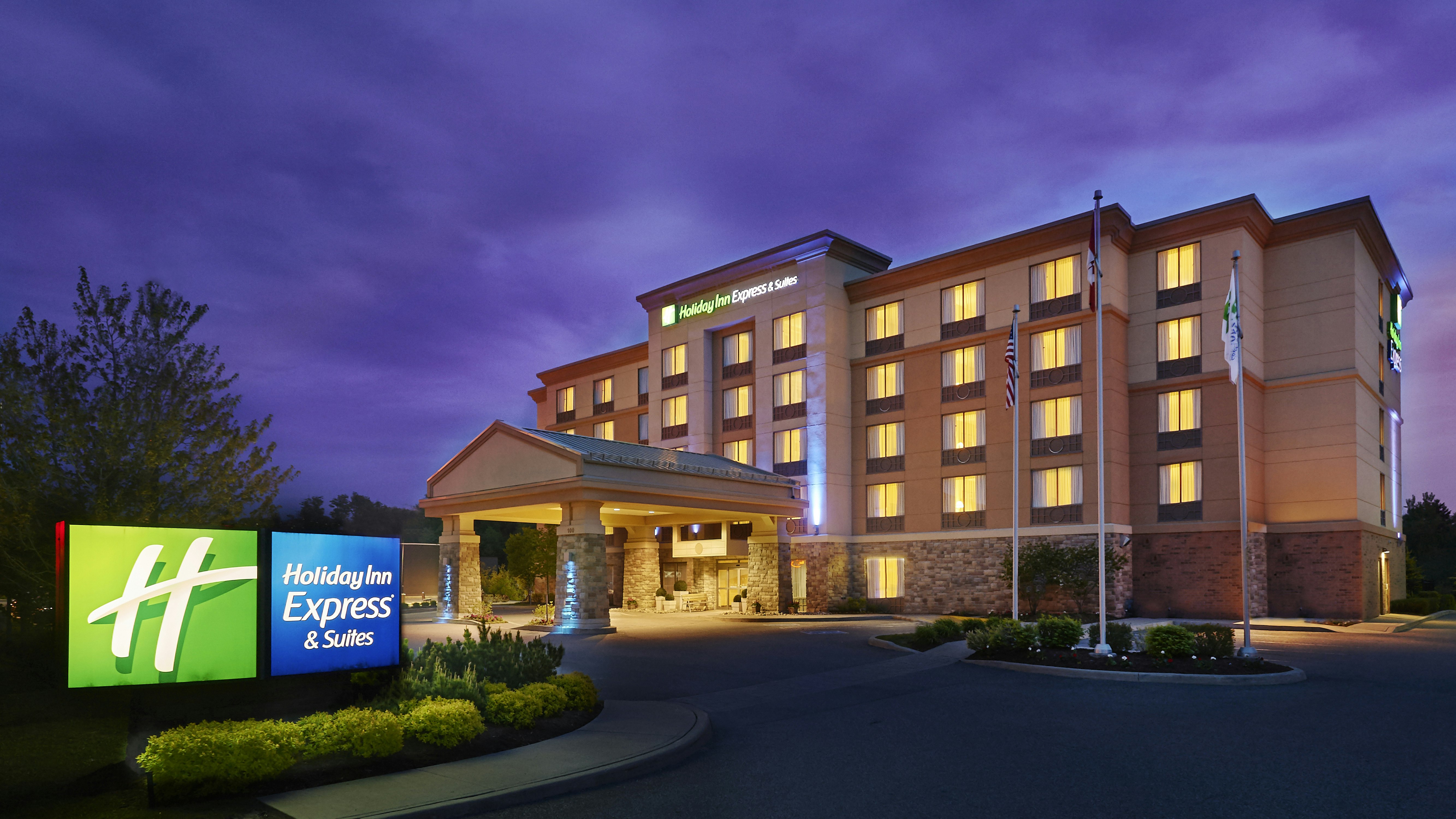 Holiday Inn Express Suites 4/66