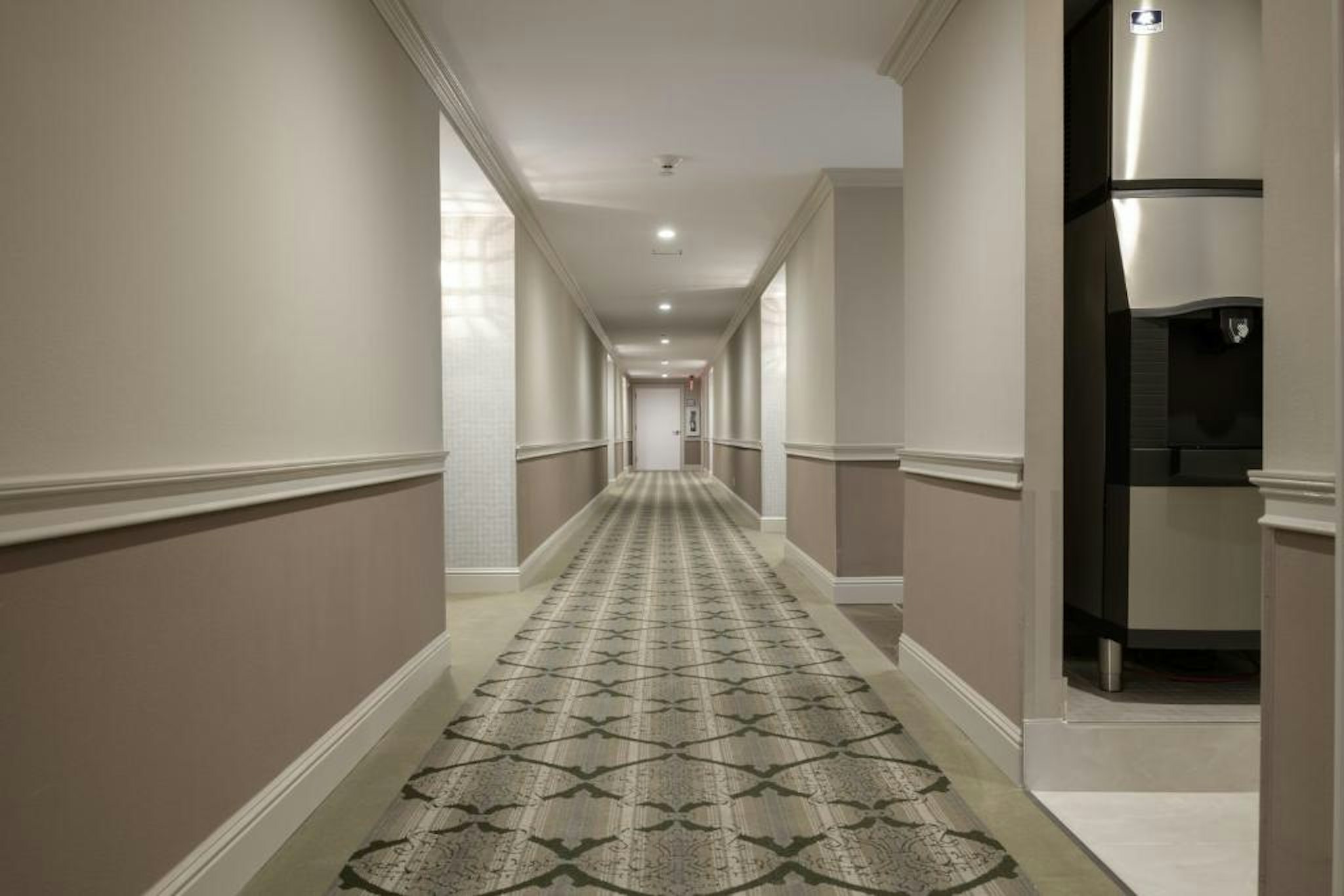 Woodcrest Hotel 17/21
