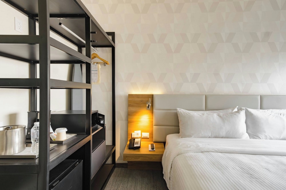 Standard, King Bed, City View