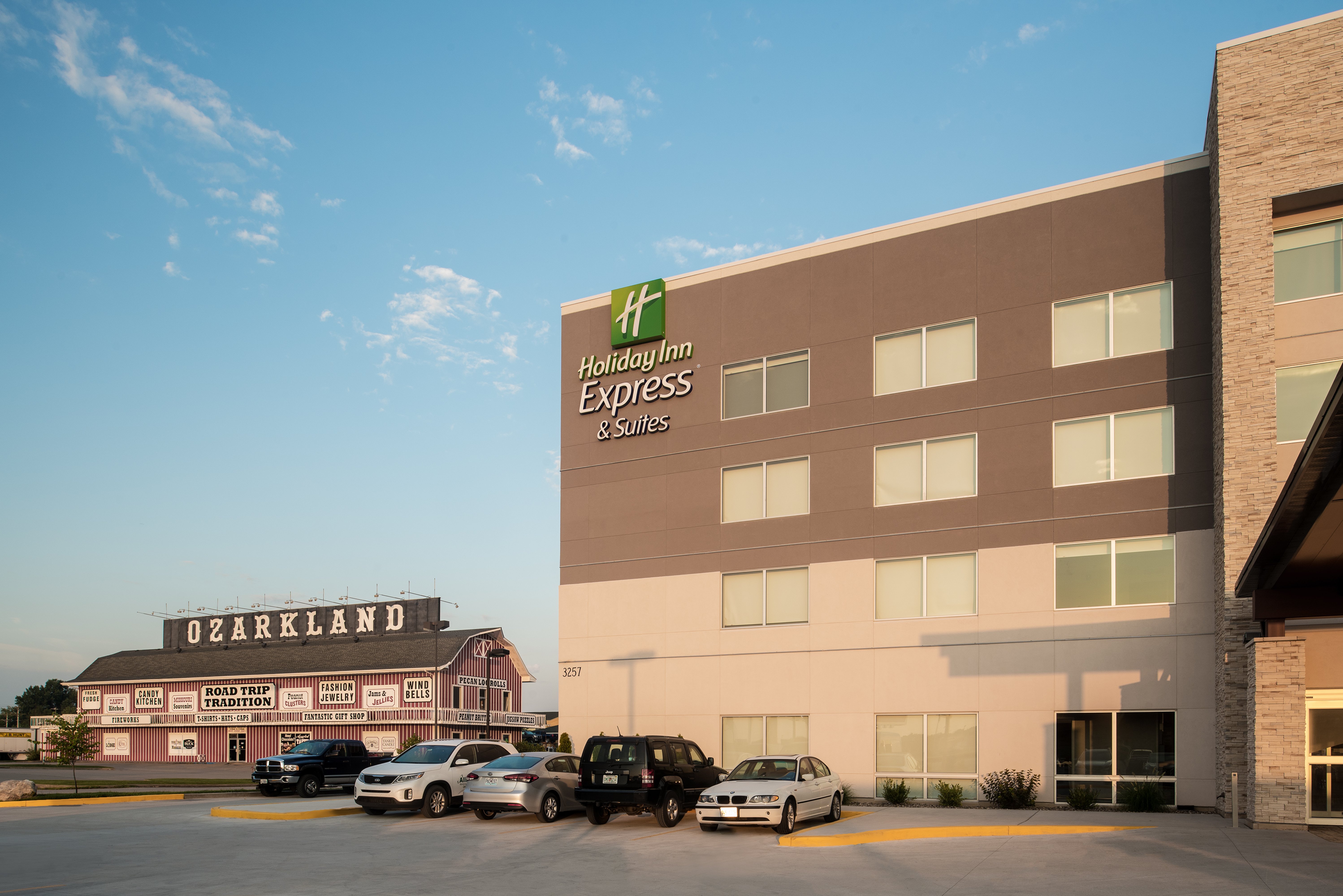 Holiday Inn Express Suites Kingdom City 53/53