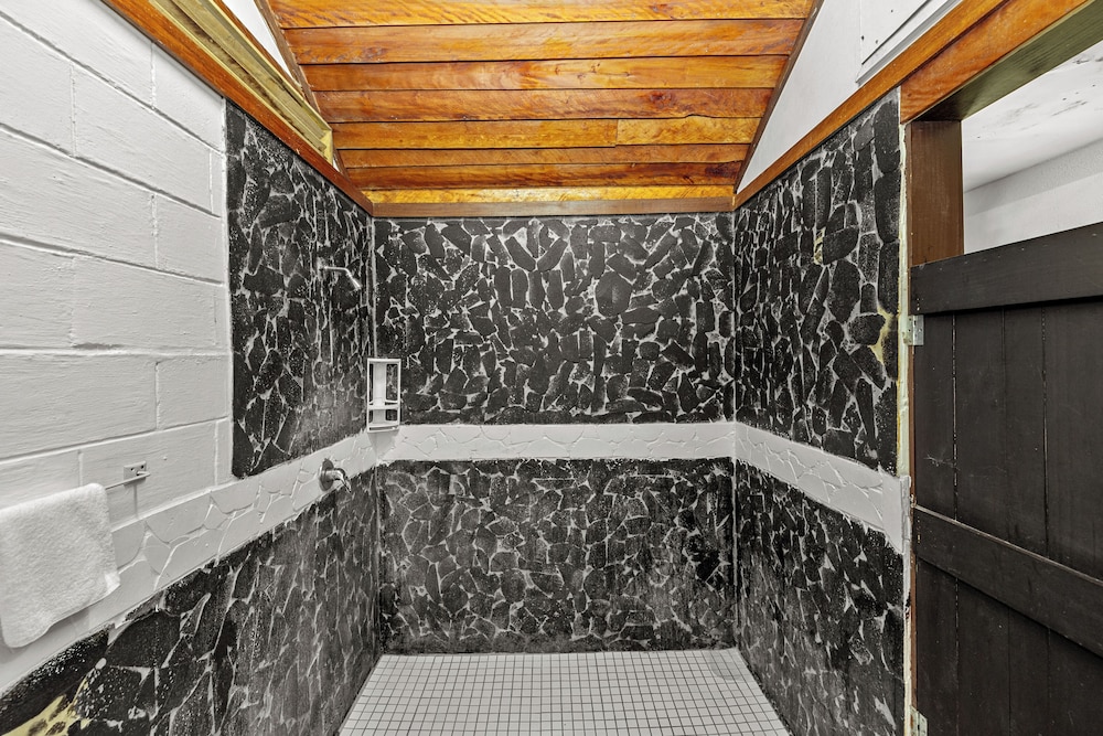 Orator Hotel Samoa 38/65