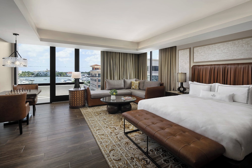 Studio, King Bed, Water View
