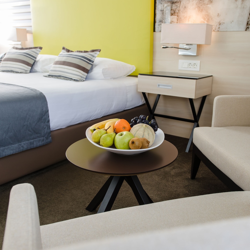 Lero Hotel 37/82